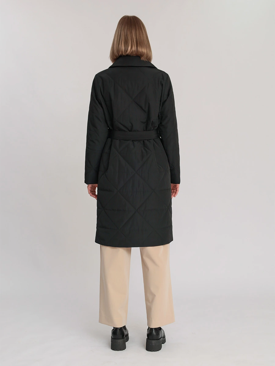 Пальто стеганое черного цвета с поясом